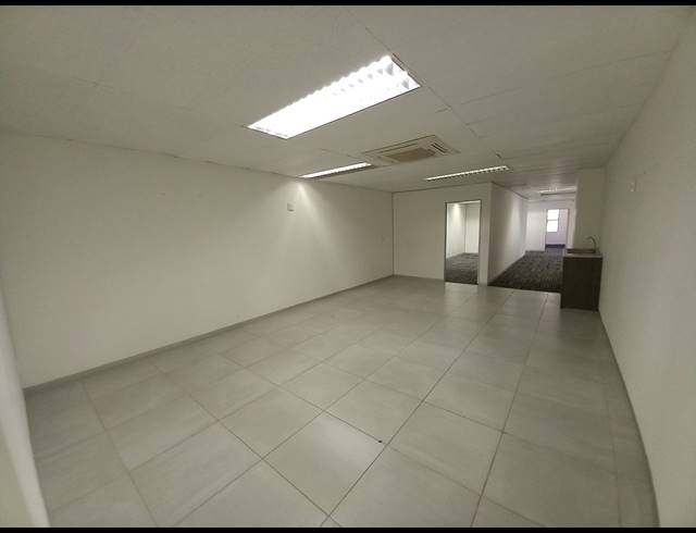 231M² OFFICE TO LET IN BRYANSTON